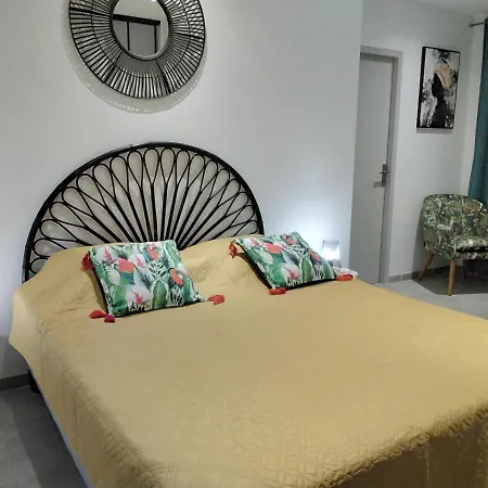 Villa En Bord De *