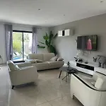 En Bord De فيلة