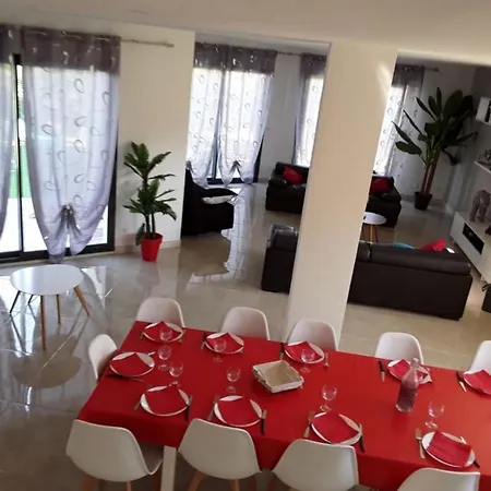 En Bord De Villa Sète